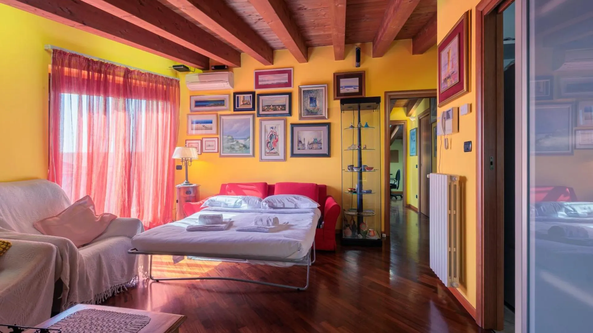 Art Gallery Living & Working Stezzano Apartment